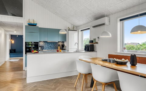 Markku - 400M from the Sea: Design Intérieur, Sol, Meubles, Cuisine, Comptoir, Plafond, Bois, Sol, Luminaire, Table Cuisine Et Salle A Manger