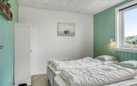Markku - 400M from the Sea: Chambre, Lit, Drap De Lit, Bois, Literie, Design Intérieur, Sol, Plafond, Sol, Cadre De Lit