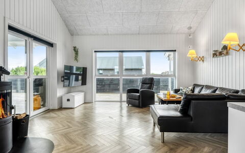 Markku - 400M from the Sea: Sol, Design Intérieur, Plafond, Bois, Sol, Meubles, Luminaire, Éclairage, Salon, Pièce