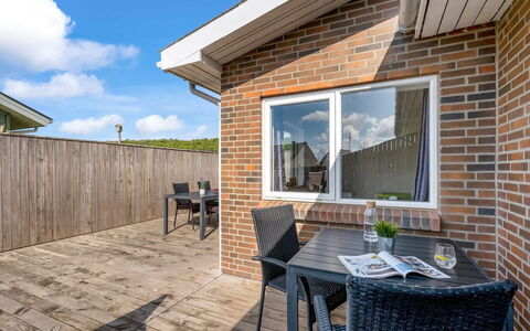 Heming - 100M from the Sea: Toit, Plaine, Lot Terre, Zone Rurale, Domicile, Biens, Champ, Chalet, Pelouse, Banlieue