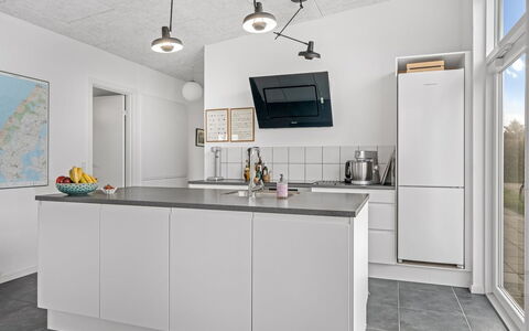 Pontus - 400M from the Sea: Cuisine, Appareil De Cuisine, Comptoir, Design Intérieur, Principaux Appliance, Sol, Cabinetry, Luminaire, Plafond, Meubles