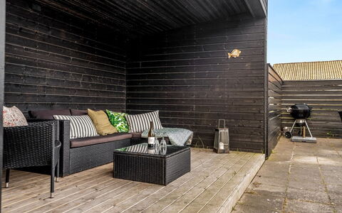 Pontus - 400M from the Sea: Herbe, Maison, Toit, Domicile, Chalet, Arbuste, Lot Terre, Zone Rurale, Ferme, Couverture De Sol