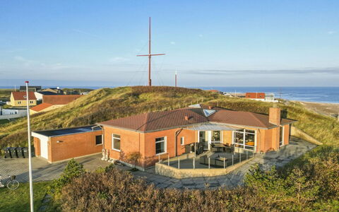 Fris - 100M from the Sea: Toit, Domicile, Maison, Siding, Chalet, Composite, Porte, Fenêtre À Guillotine, Biens, Cheminée