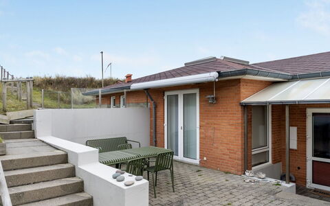 Fris - 100M from the Sea: Toit, Plaine, Lot Terre, Zone Rurale, Domicile, Biens, Champ, Chalet, Pelouse, Banlieue
