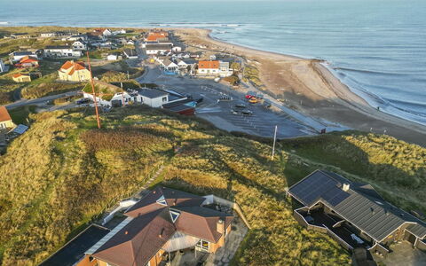 Fris - 100M from the Sea: Toit, Plaine, Lot Terre, Zone Rurale, Domicile, Biens, Champ, Chalet, Pelouse, Banlieue