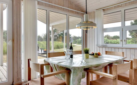 Annemia - 200M from the Sea: Meubles, Sol, Design Intérieur, Sol, Bois, Salle À Manger, Table Cuisine Et Salle A Manger, Plafond, Chaise, Table