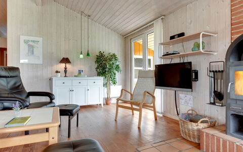 Annemia - 200M from the Sea: Meubles, Bois, Design Intérieur, Sol, Plafond, Salon, Sol, Canapé, Pièce, Chaise