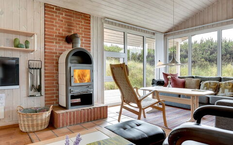 Annemia - 200M from the Sea: Meubles, Bois, Design Intérieur, Sol, Salon, Plafond, Sol, Chaise, Foyer, Domicile