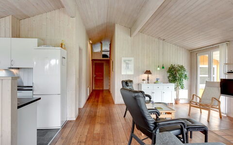 Annemia - 200M from the Sea: Sol, Bois, Design Intérieur, Plafond, Sol, Meubles, Parquet, Pièce, Domicile, Salon
