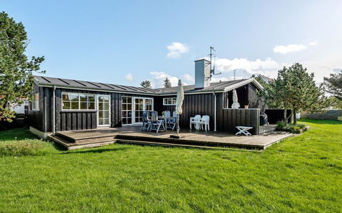 Vivina - 250M from the Sea: Bois, Toit, Architecture, Domicile, Maison, Chalet, Siding, Dur, Pente, Biens