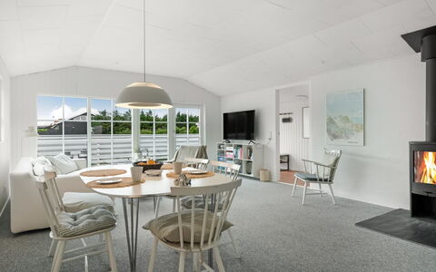 Kanerva - 350M from the Sea: Bois, Domicile, Porche, Plate-Forme, Dur, Toit, Tache De Bois, Parquet, Eco Hôtel