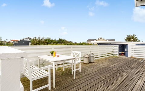 Kanerva - 350M from the Sea: Bois, Domicile, Porche, Plate-Forme, Dur, Toit, Tache De Bois, Parquet, Eco Hôtel