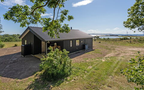 Rickmer - 200M from the Sea: Toit, Maison, Domicile, Chalet, Siding, Biens, Allée, Batiments Jardin, Cour, Cabanon