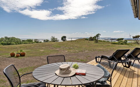 Rickmer - 200M from the Sea: Toit, Maison, Domicile, Chalet, Siding, Biens, Allée, Batiments Jardin, Cour, Cabanon