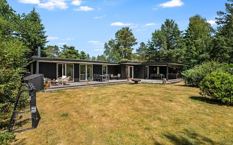 Fot - 7Km from the Sea: Herbe, Domicile, Arbuste, Lot Terre, Zone Résidentielle, Biens, Couverture De Sol, Chalet, Jardin, Pelouse