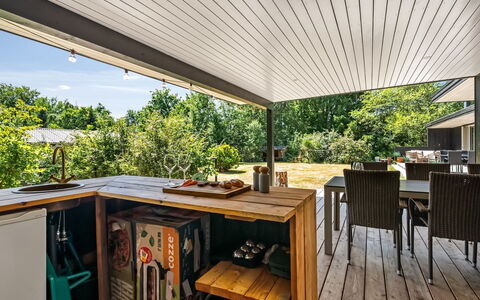 Fot - 7Km from the Sea: Meubles, Bois, Design Intérieur, Table, Plafond, Chaise, Sol, Table Cuisine Et Salle A Manger, Comptoir, Cuisine