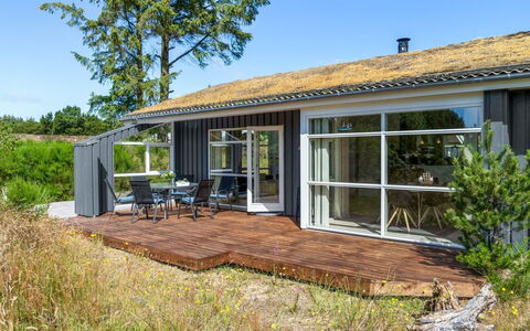 Felizia - 2.5Km from the Sea: Bois, Chalet, Maison, Domicile, Porche, Toit, Lot Terre, Porte, Plate-Forme, Batiments Jardin