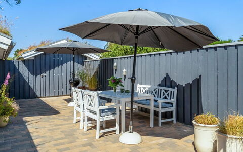 Felizia - 2.5Km from the Sea: Mobilier De Jardin, Meubles, Tableau De Plein Air, Chaise, Pot De Fleur, Patio, Plate-Forme, Jardin, Plante D'Appartement, Dur