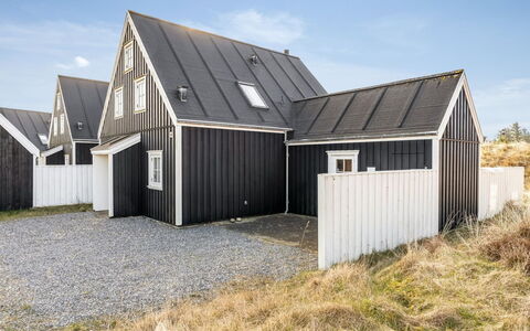 Stine - 1Km from the Sea: Domicile, Zone Résidentielle, Maison, Chalet, Toit, Lot Terre, Siding, Jardin, Biens, Pelouse