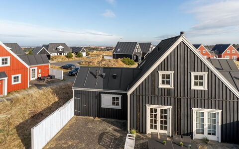 Stine - 1Km from the Sea: Domicile, Zone Résidentielle, Maison, Chalet, Toit, Lot Terre, Siding, Jardin, Biens, Pelouse