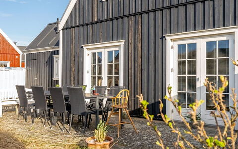 Stine - 1Km from the Sea: Domicile, Zone Résidentielle, Maison, Chalet, Toit, Lot Terre, Siding, Jardin, Biens, Pelouse