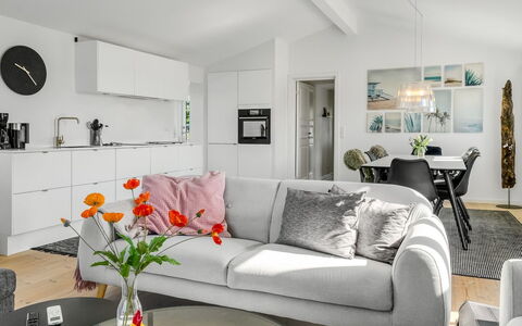 Wiebke - 200M from the Sea: Chalet, Domicile, Maison, Toit, Porche, Biens, Siding, Batiments Jardin, Ferme, Cour