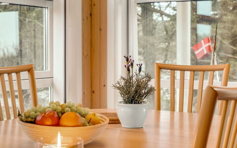 Hilke - 850M from the Sea: Bois, Sol, Design Intérieur, Sol, Meubles, Parquet, Pièce, Plafond, Tache De Bois, Dur