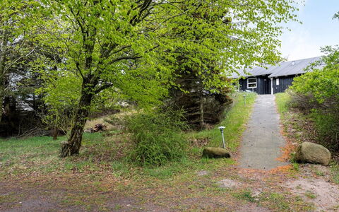 Hilke - 850M from the Sea: Toit, Maison, Domicile, Chalet, Siding, Biens, Allée, Batiments Jardin, Cour, Cabanon