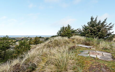 Hilke - 850M from the Sea: Toit, Maison, Domicile, Chalet, Siding, Biens, Allée, Batiments Jardin, Cour, Cabanon