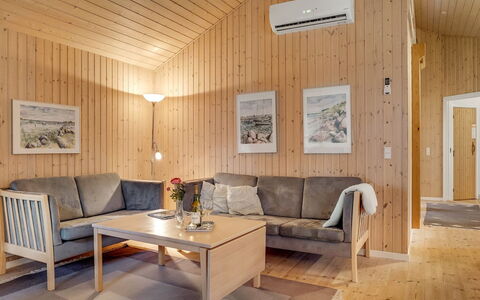 Hilke - 850M from the Sea: Toit, Maison, Domicile, Chalet, Siding, Biens, Allée, Batiments Jardin, Cour, Cabanon