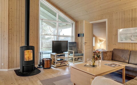 Hilke - 850M from the Sea: Toit, Maison, Domicile, Chalet, Siding, Biens, Allée, Batiments Jardin, Cour, Cabanon