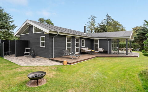 Onta - 900M from the Sea: Toit, Maison, Chalet, Domicile, Siding, Porte, Couverture De Sol, Biens, Ferme, Porche