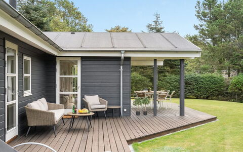 Onta - 900M from the Sea: Bois, Porche, Toit, Siding, Domicile, Maison, Porte, Chalet, Mobilier De Jardin, Couverture De Sol