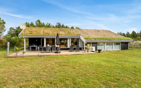 Helene - 1.5Km from the Sea: Bois, Sol, Design Intérieur, Sol, Meubles, Parquet, Pièce, Plafond, Tache De Bois, Dur