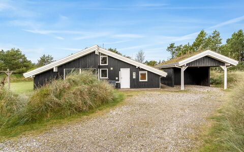 Helene - 1.5Km from the Sea: Bois, Toit, Maison, Chalet, Porte, Domicile, Siding, Lot Terre, Batiments Jardin, Cabanon