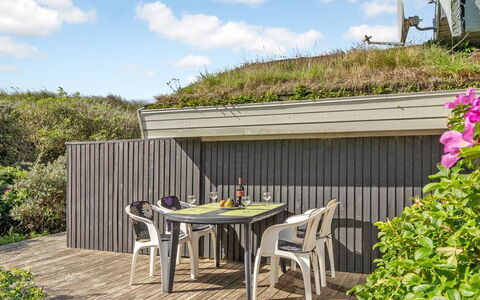 Madita - 310M from the Sea: Bois, Meubles, Mobilier De Jardin, Tableau De Plein Air, Ombre, Jardin, Dur, Chaise, Structure En Plein Air, Tache De Bois