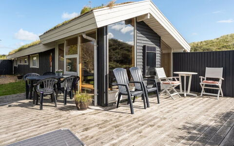 Madita - 310M from the Sea: Bois, Toit, Chalet, Domicile, Siding, Ombre, Dur, Planche, Porche, Recours