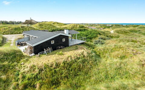 Josten - 500M from the Sea: Bois, Toit, Maison, Chalet, Porte, Domicile, Siding, Lot Terre, Batiments Jardin, Cabanon