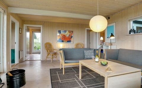 Josten - 500M from the Sea: Meubles, Sol, Bois, Sol, Design Intérieur, Table, Plafond, Chaise, Domicile, Salon