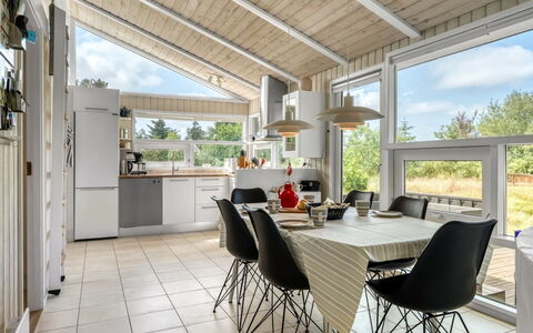 Immi - 1.5Km from the Sea: Bois, Design Intérieur, Plafond, Meubles, Sol, Table Cuisine Et Salle A Manger, Chaise, Domicile, Cuisine, Sol
