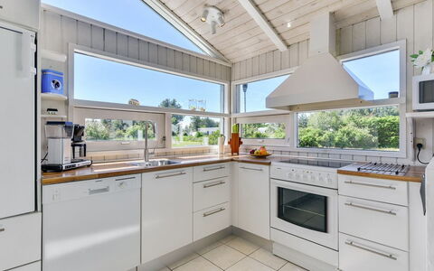 Immi - 1.5Km from the Sea: Cuisine, Sol, Design Intérieur, Comptoir, Bois, Sol, Plafond, Meubles, Appareil De Cuisine, Cabinetry