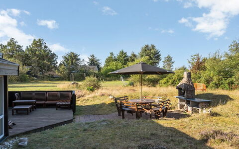 Immi - 1.5Km from the Sea: Herbe, Lot Terre, Zone Rurale, Jardin, Chalet, Arrière-Cour, Aménagement Paysager, Ombre, Pelouse, Mobilier De Jardin