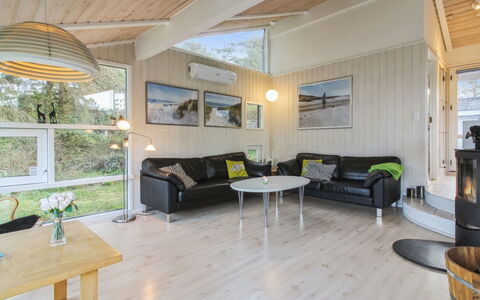 Immi - 1.5Km from the Sea: Bois, Domicile, Plafond, Porte, Chalet, Parquet, Salon, Dur, Planche