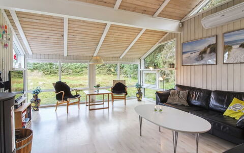 Immi - 1.5Km from the Sea: Bois, Plafond, Design Intérieur, Domicile, Sol, Sol, Porte, Chalet, Salon, Porche