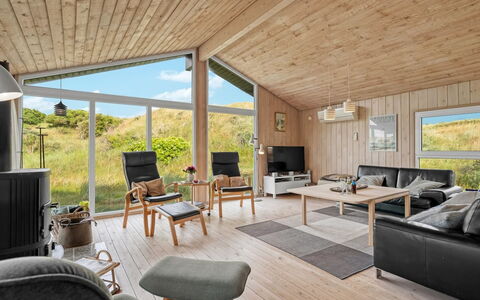 Rosemari - 260M from the Sea: Maison, Domicile, Porte, Toit, Chalet, Biens, Jardin, Ombre, Siding, Cour