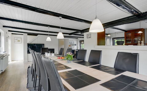 Iben - 2.3Km from the Sea: 