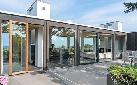 Wuantekica - 410M from the Sea: Sol, Mur, Sol, Design Intérieur, Bois, Plafond, Parquet, Éclairage, Meubles, Revêtement De Sol Stratifié