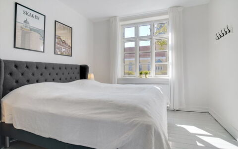 Tobias - 800M from the Sea: Lit, Meubles, Chambre, Literie, Design Intérieur, Drap De Lit, Linge, Cadre De Lit, Throw Pillow, Pièce