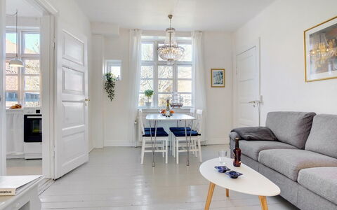 Tobias - 800M from the Sea: Meubles, Sol, Design Intérieur, Sol, Bois, Salon, Canapé, Plafond, Parquet, Domicile