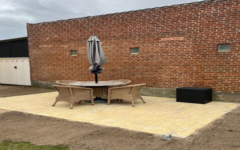 Tobias - 800M from the Sea: Architecture, Toit, Domicile, Composite, Daylighting, Siding, Allée